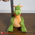 Jouet en peluche de dinosaure en peluche